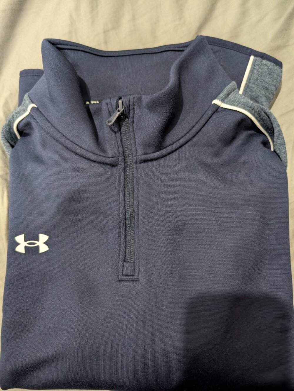 Under armour navy blue women's new size large top